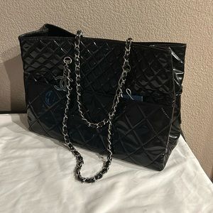 Chanel Tote bag large black patent 15.7x 11 x 5.5